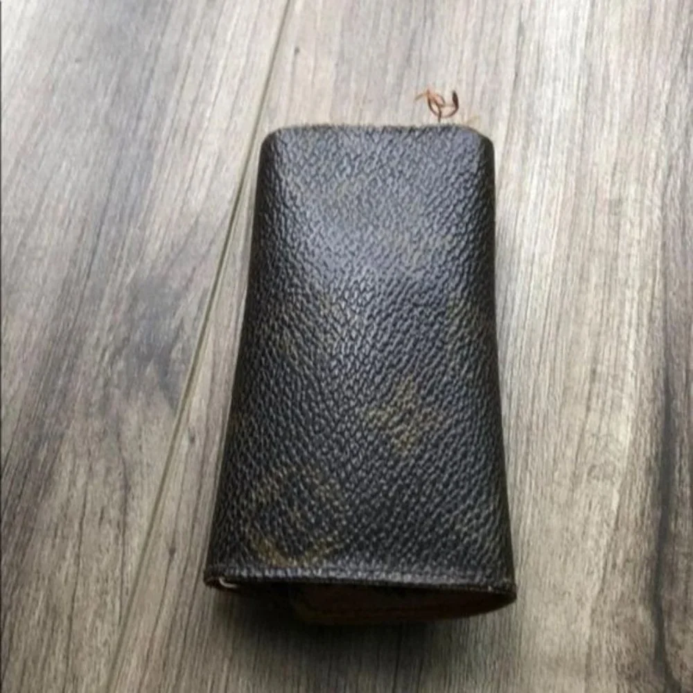 Louis Vuitton Monogram Key Holder/Wallet #374💥PRICE DROP💥